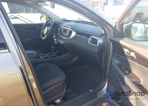 2016 Kia Sorento L z USA, uszkodzony, nr VIN 5XYPG4A32GG117402